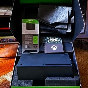 XBOX Series X 1TB with controller